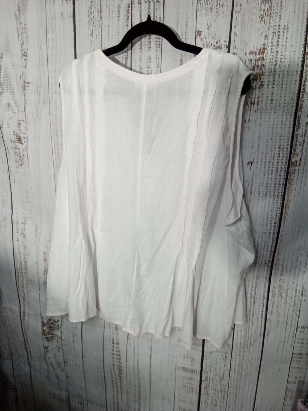 Terra & Sky White Sleeveless Pleated V-Neck Tunic - Picture 4 of 4